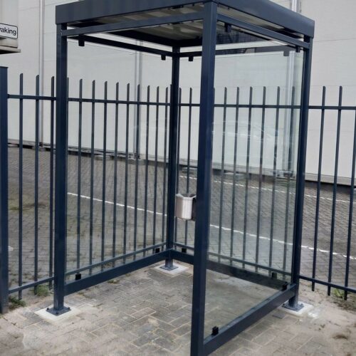 Rookoverkapping Myla Standaard 92 Rookoverkapping Myla 1,5x1,5m geplaatst in Nieuw Bergen met ESG glas en RAL 7016